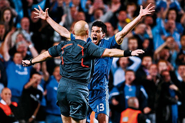 Michael Ballack bức xúc với trọng tài Ovrebo.