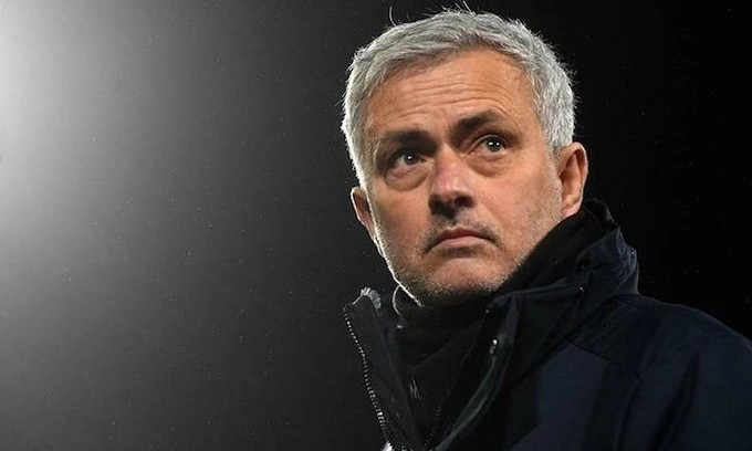 Mourinho cảnh báo học trò trước trận gặp Nacional.