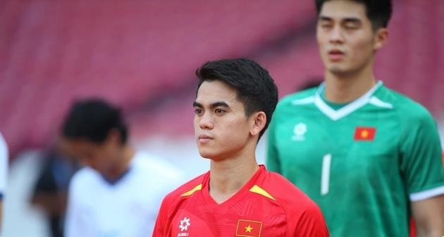 Văn Khang được HLV Kim Sang-sik tin tưởng.