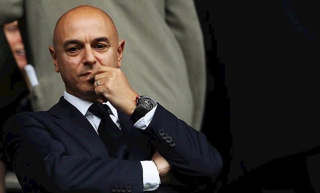 Cựu chủ tịch Levy đã rời Tottenham.