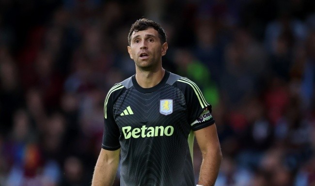 Thủ môn Martinez lọt tầm ngắm MU.