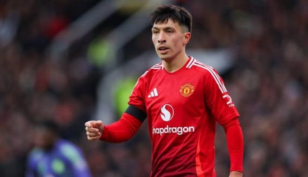 Lisandro Martinez vắng mặt một thời gian dài vì chấn thương.