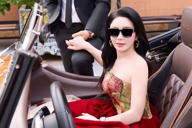 Đến nay, Công an đã khởi tố Phan Thị Mai (SN 1974, Giám đốc Công ty TNHH Thẩm mỹ viện Mailisa), Hoàng Kim Khánh (Tổng Giám đốc, chồng bà Mai) và 6 người khác về tội Buôn lậu.

