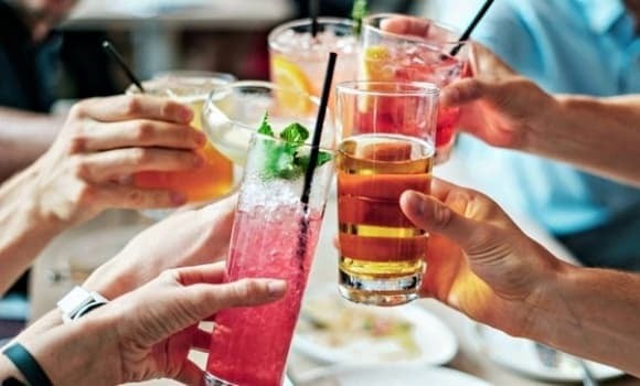 Ngoài rượu, đồ uống ngọt cũng là nguyên nhân âm thầm làm hại gan. 