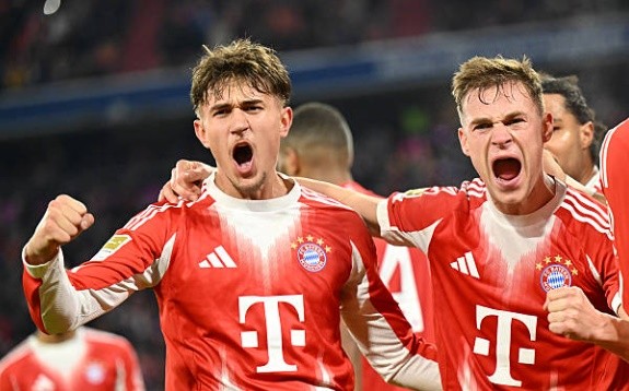 Bayern giành chiến thắng nghẹt thở.