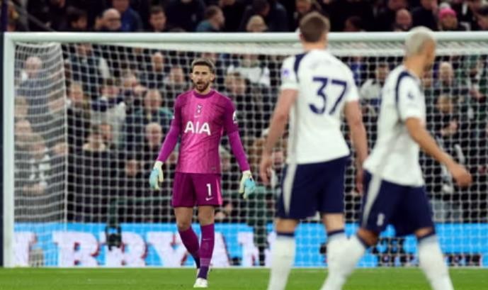 Tottenham nhập cuộc tệ hại trước Fulham.