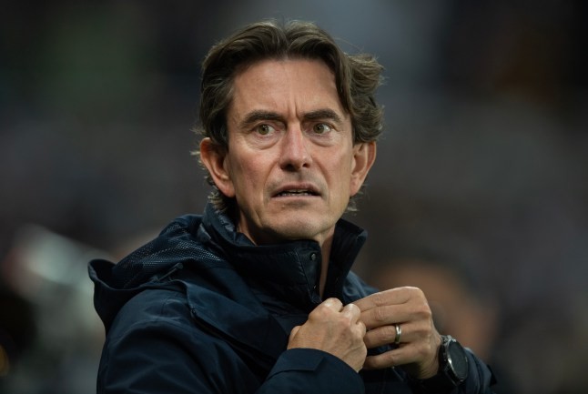 Frank không hài lòng với các cổ động viên. 