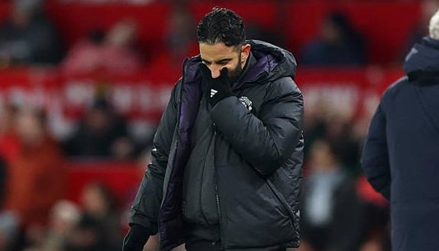 Ruben Amorim cần tìm cách vực dậy Manchester United.