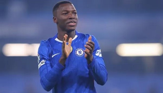 Moises Caicedo quyết định tới Chelsea dù được Arsenal quan tâm.