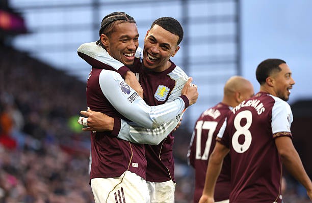 Boubacar Kamara ghi bàn quyết định, giúp Aston Villa hạ gục Wolves.