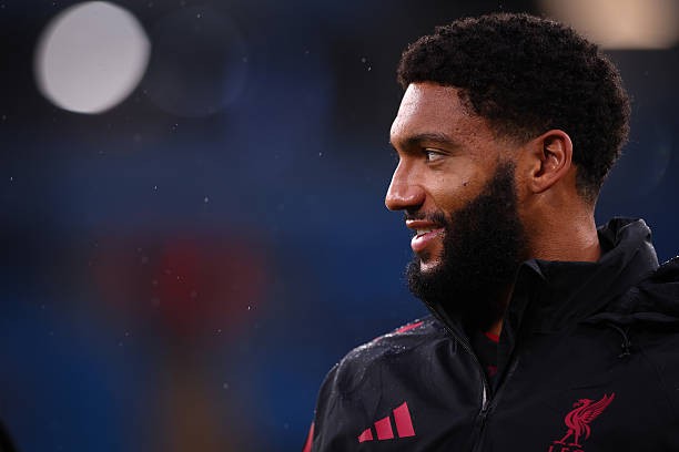 Joe Gomez - 8 điểm. Mang lại sự điềm tĩnh bên hành lang phải. Vững chắc trong phòng ngự và tích cực hỗ trợ tấn công.