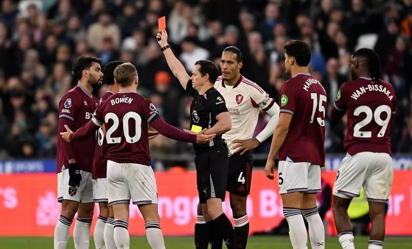  Paqueta đã nhận tấm thẻ đỏ khá vô nghĩa.