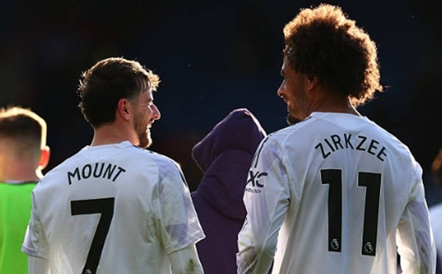 Mount và Zirkzee lập công cho Man Utd trước Palace.