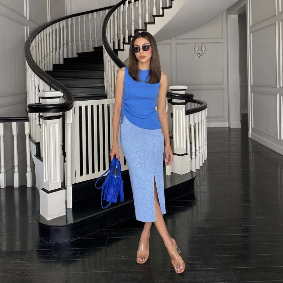 Chân váy suông được yêu thích bởi sự tinh tế và dễ mặc.