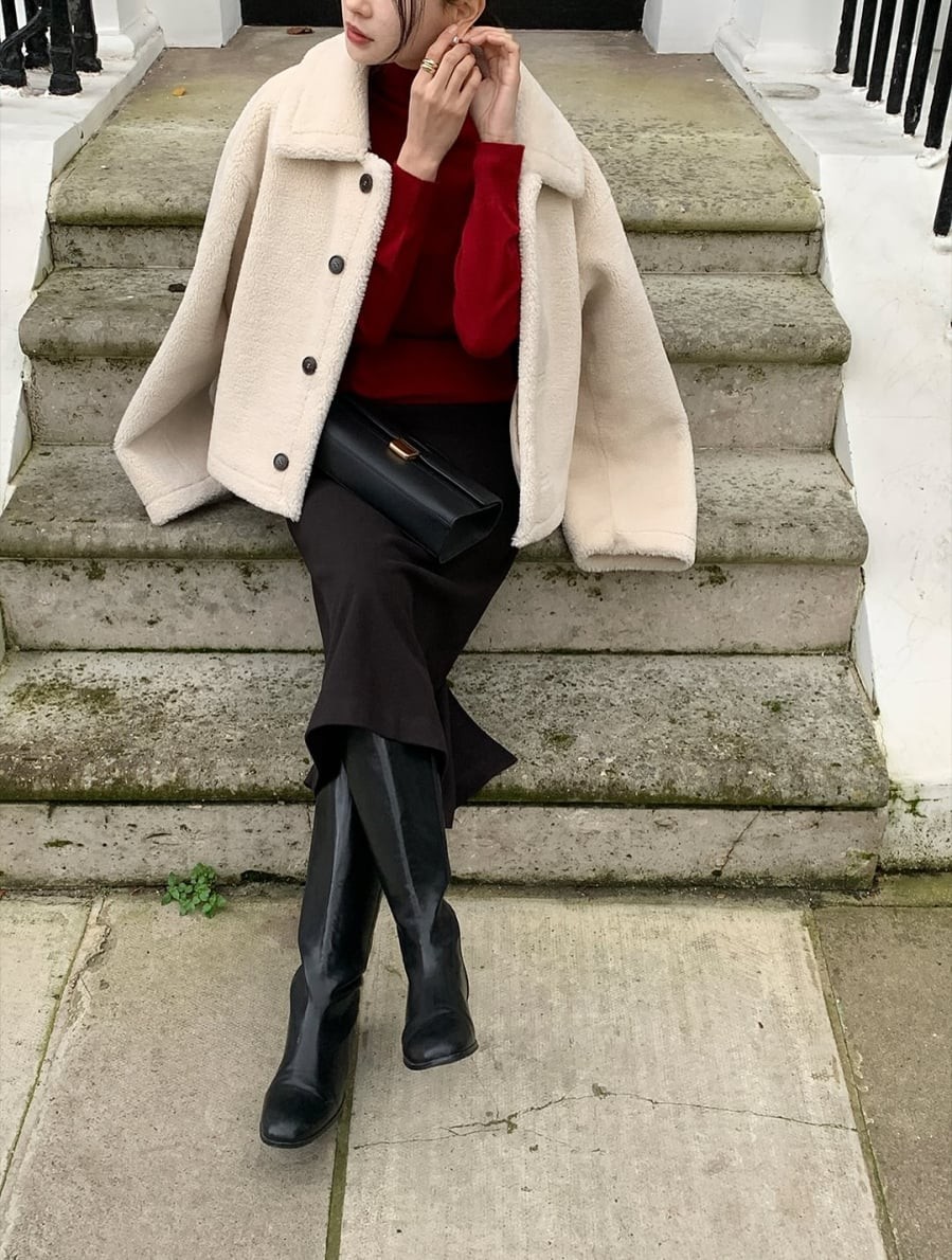 Boots mang đến vẻ ngoài cá tính, sắc sảo nhưng vẫn rất chỉn chu, tạo cảm giác ấm áp tuyệt đối cho những ngày se lạnh.
