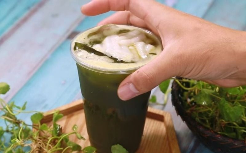 Rau má là loại rau dân dã nhưng lại có tác dụng mát gan cực mạnh, nổi tiếng trong Đông y giúp thanh lọc máu, tiêu viêm, làm mát cơ thể. 