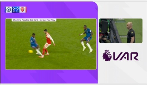 Caicedo lĩnh thẻ đỏ trực tiếp sau pha vào bóng với Merino.