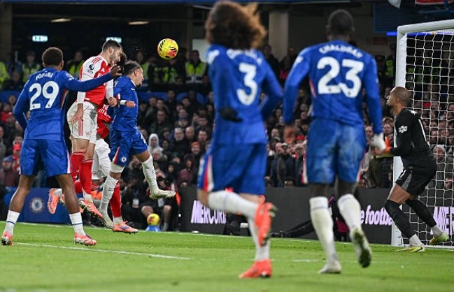 Merino sắm vai cứu tinh của Arsenal.