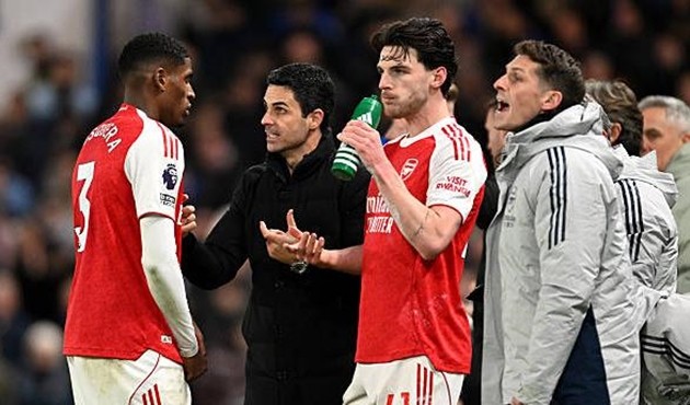 Arsenal thiếu vắng bộ đôi trung vệ trụ cột ở trận đấu với Chelsea.