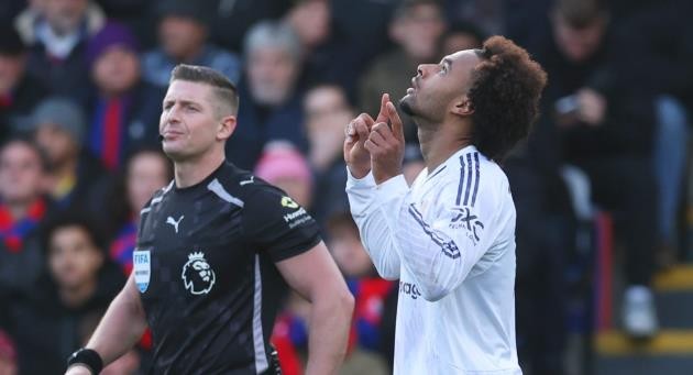 Zirkzee lột xác trong hiệp 2.