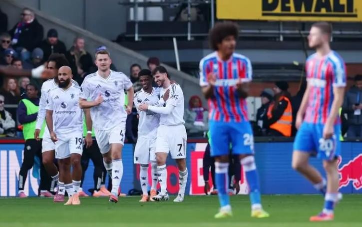 Thay đổi của Amorim giúp MU ngược dòng hạ Palace.