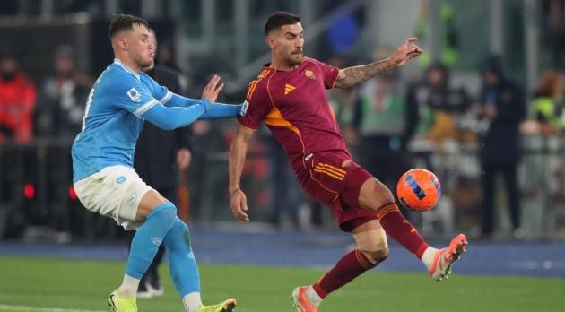 Roma chơi không tốt trước Napoli.