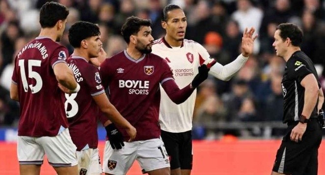 Paqueta nhận thẻ đỏ.