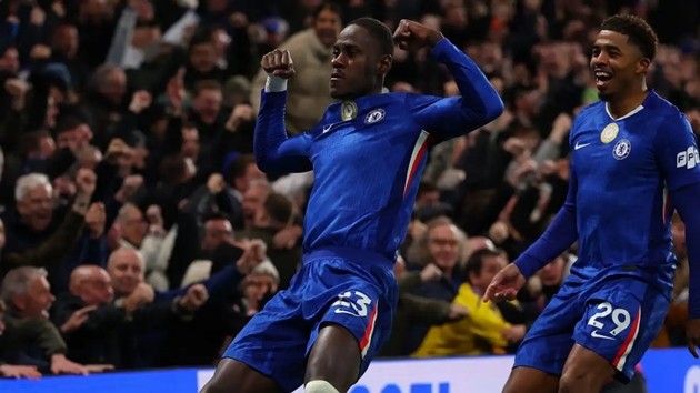 Trevoh Chalobah mở tỷ số cho Chelsea.