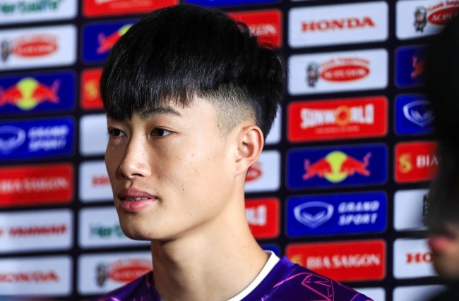 Văn Trường nghỉ thi đấu hết mùa giải 2025/26.