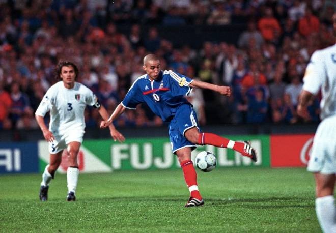 Bàn thắng vàng của David Trezeguet đưa tuyển Pháp lên đỉnh EURO 2000.