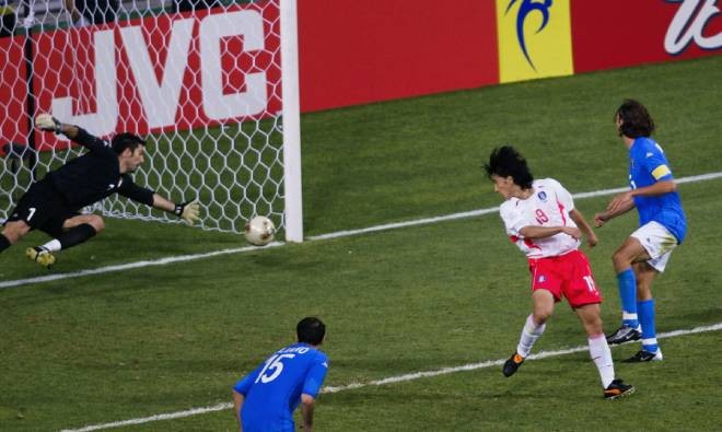 Bàn thắng vàng của Ahn Jung-hwan kết liễu giấc mơ của Italia ở World Cup 2022.