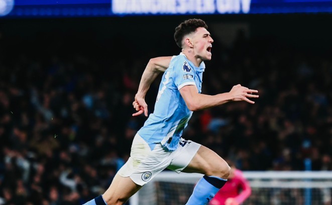 Foden tỏa sáng trước Leeds United.