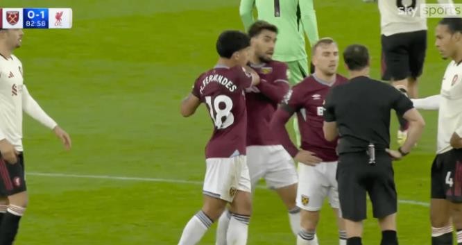 Lucas Paqueta nhận thẻ đỏ một cách vô duyên.