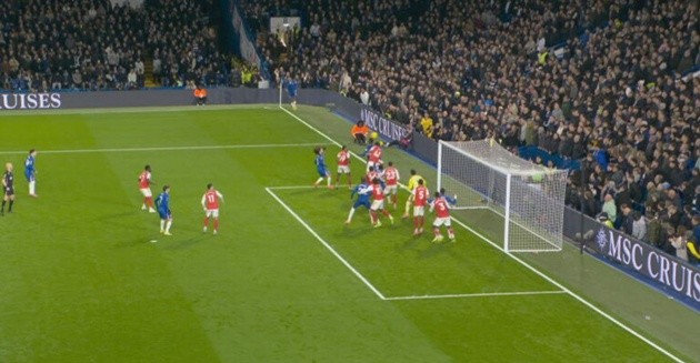 Góc quay cho thấy Fernandez đã việt vị