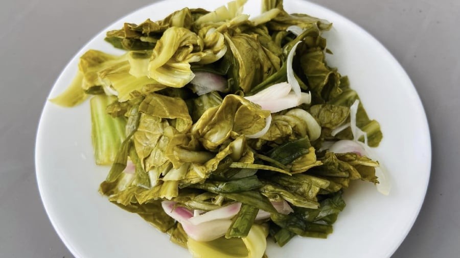 Các loại dưa muối thường chứa nhiều muối. Ăn thực phẩm này thường xuyên làm tăng nguy cơ bị đột quỵ.