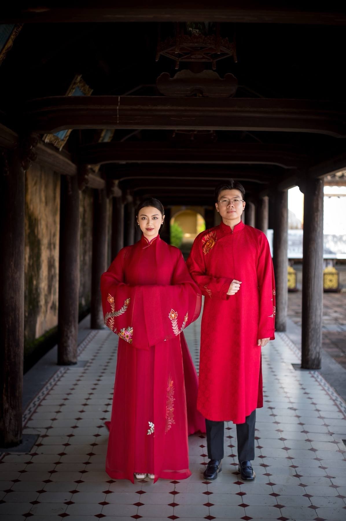 anh-can-dam-cuoi-xa-hoa-cua-phan-hoang-va-tieu-thu-gia-toc-giau-co-58c732e33ee94c8b9240509dcb18d81b-918