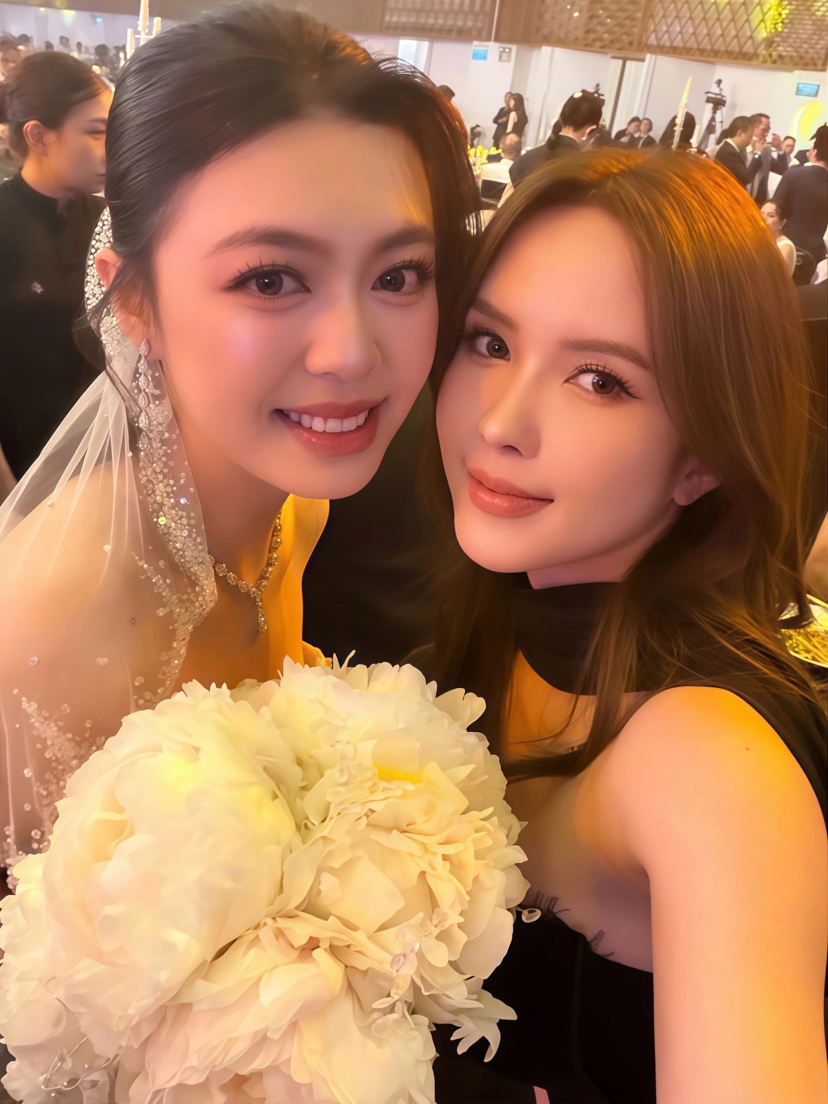 anh-can-dam-cuoi-xa-hoa-cua-phan-hoang-va-tieu-thu-gia-toc-giau-co-daf3c742534b4a89ac817ae87c91cfd5-921