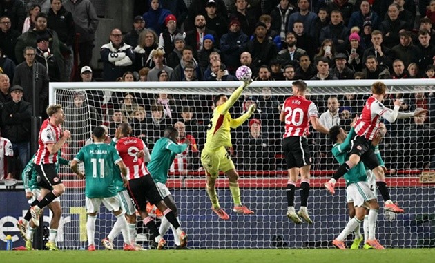 Brentford lợi hại ở các tình huống cố định, dù là ném biên hay phạt góc, dưới thời HLV Keith Andrews