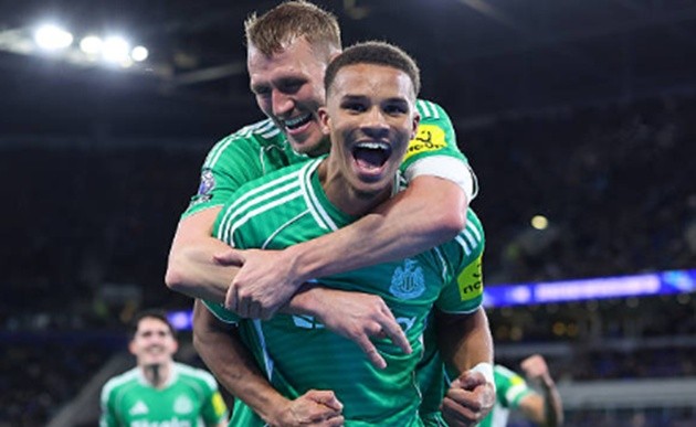 Thiaw từng bước trở thành trụ cột ở Newcastle.