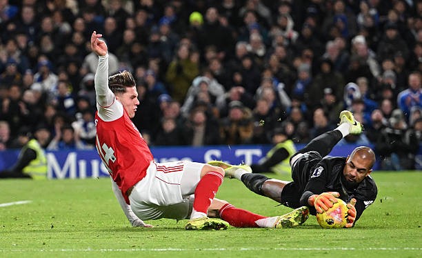 Tình huống Robert Sanchez ngăn cản xuất sắc pha lao vào đá bồi của Viktor Gyokeres ở trận gặp Arsenal.