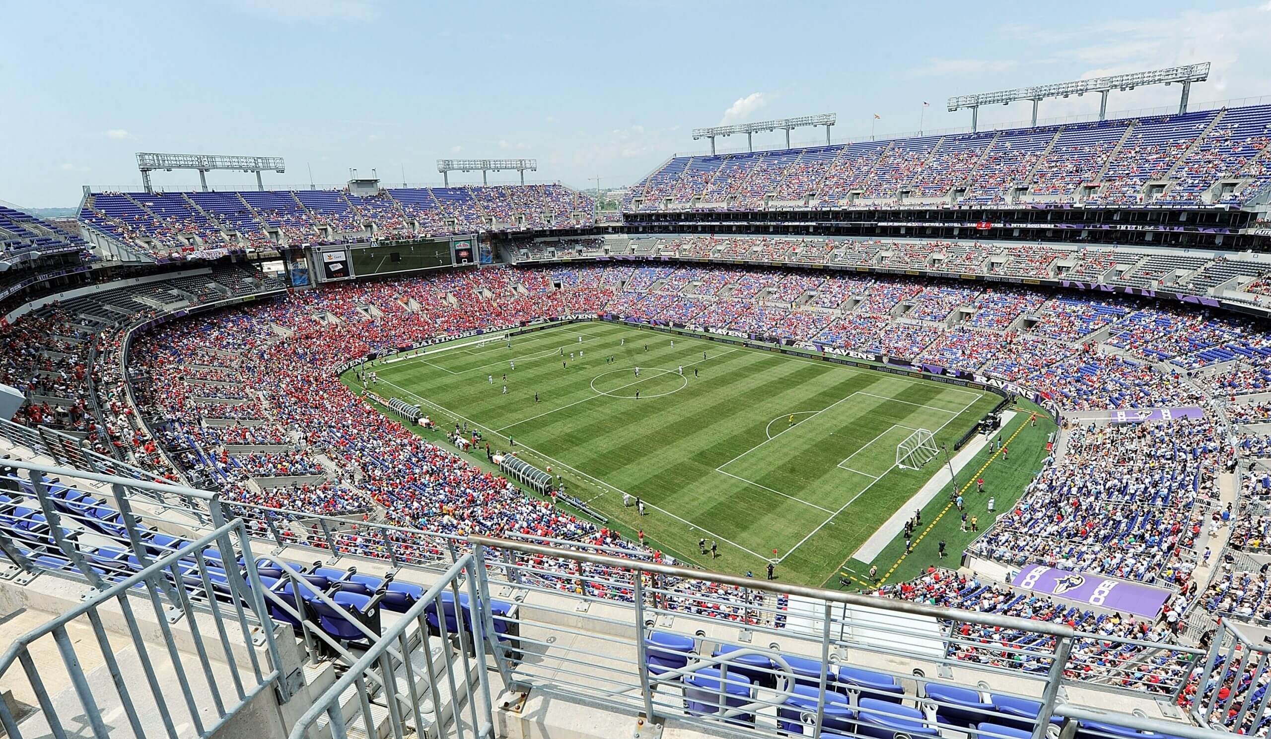 Sân vận động M&T Bank của Baltimore tổ chức trận giao hữu giữa Liverpool và Tottenham vào năm 2012