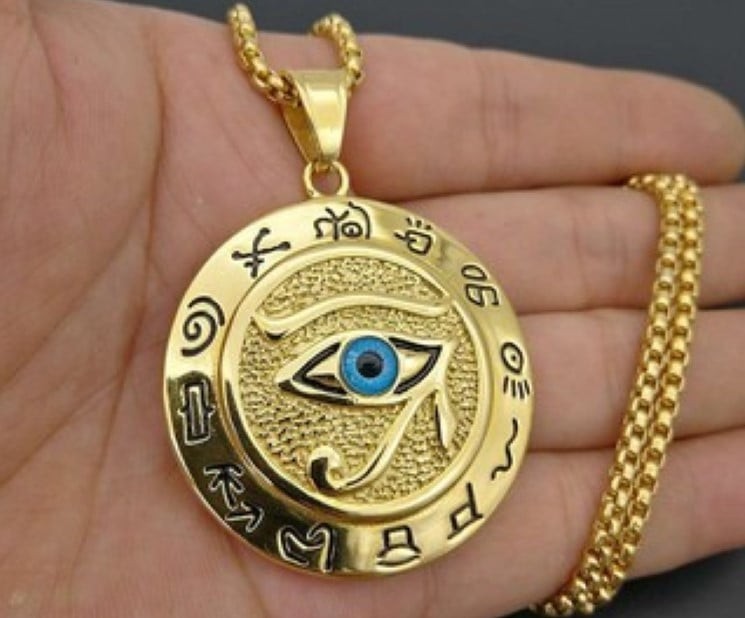 Mặt dây chuyền hộ mệnh 