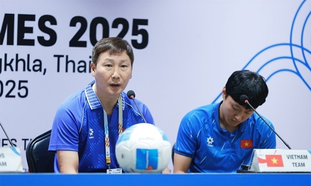 Ông Kim Sang-sik sẽ phải thận trọng với U22 Lào.