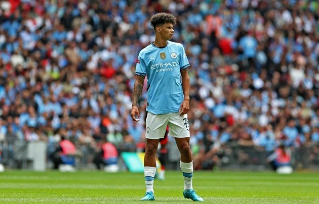 Trọng tài đã đúng khi không thổi phạt đền Man City.