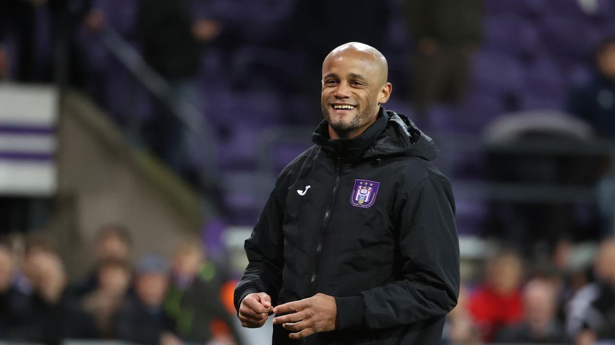 Kompany giúp Anderlecht lấy lại bản sắc khi làm HLV