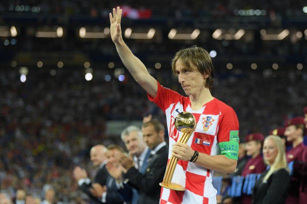Dù không thể giúp tuyển Croatia bước lên đỉnh cao nhưng Luka Modric vẫn ghi dấu ấn ở World Cup 2018 khi đoạt danh hiệu Cầu thủ xuất sắc nhất giải.
