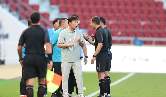 HLV Lào cho rằng bàn nâng tỷ số lên 2-1 của U22 Việt Nam không hợp lệ.