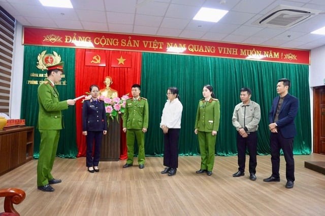 Cơ quan Cảnh sát điều tra đọc Lệnh bắt bị can để tạm giam với Nguyễn Thị Phương