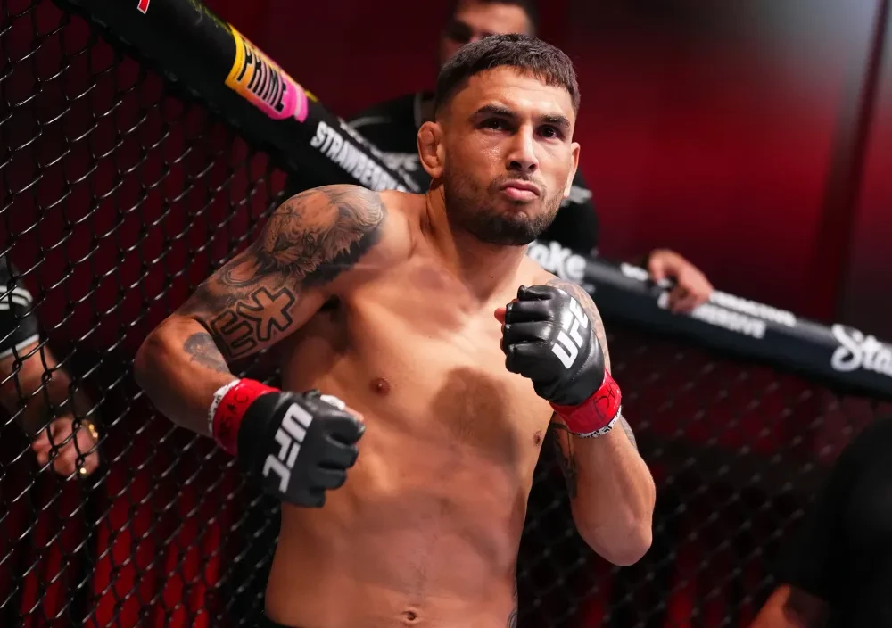 Alex Perez trong một trận đấu tại UFC