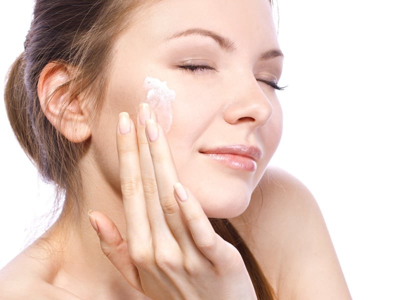 Gel trị mụn này cần thời gian để cải thiện bề mặt da nên hãy kiên trì sử dụng đều đặn thay vì mong kết quả tức thì.